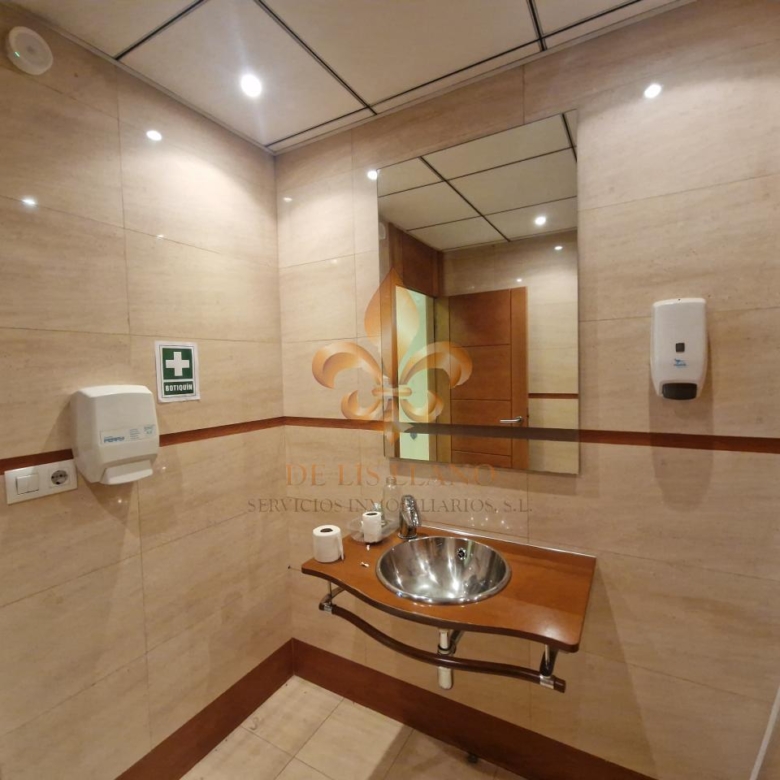 Excelente local comercial en alquiler en el centro de Ponteareas