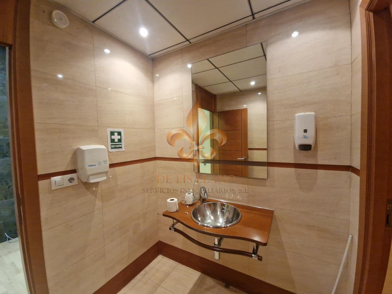 177031668038700028813_177031435844 Excelente local comercial en alquiler en el centro de Ponteareas