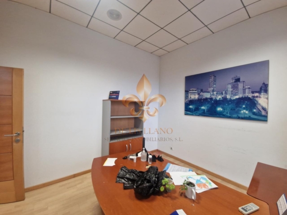 Excelente local comercial en alquiler en el centro de Ponteareas