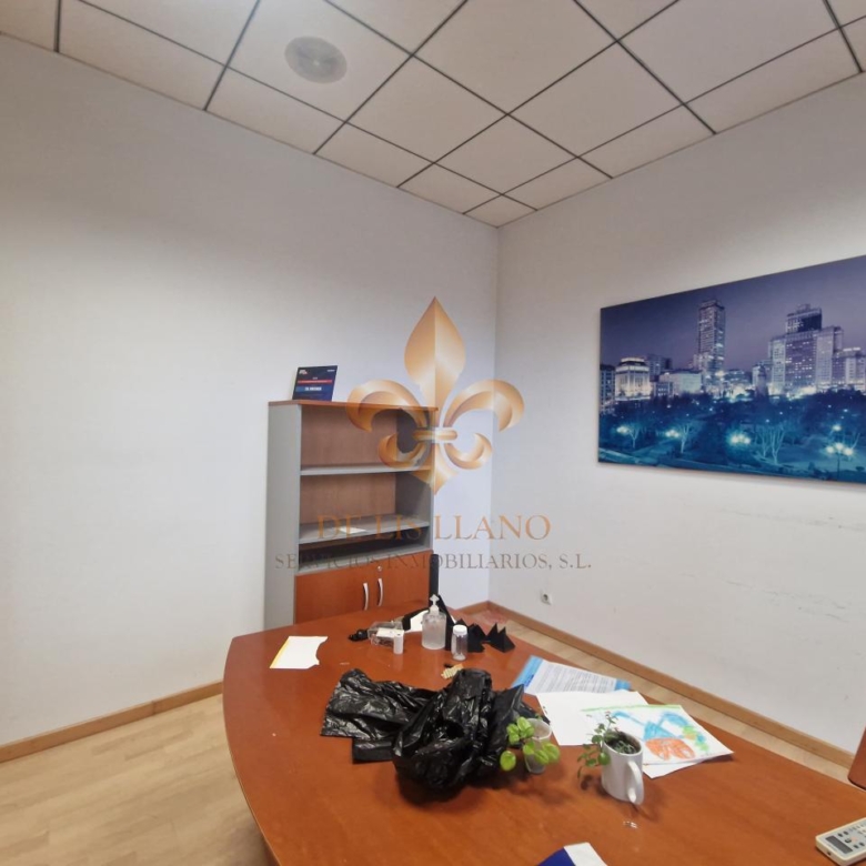 Excelente local comercial en alquiler en el centro de Ponteareas