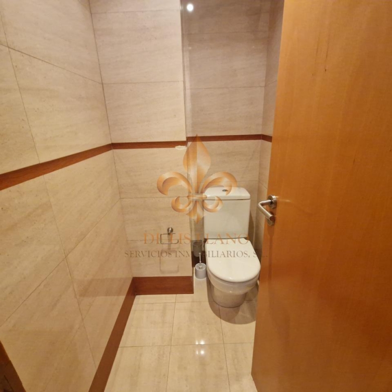 Excelente local comercial en alquiler en el centro de Ponteareas