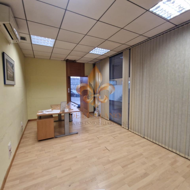 Excelente local comercial en alquiler en el centro de Ponteareas