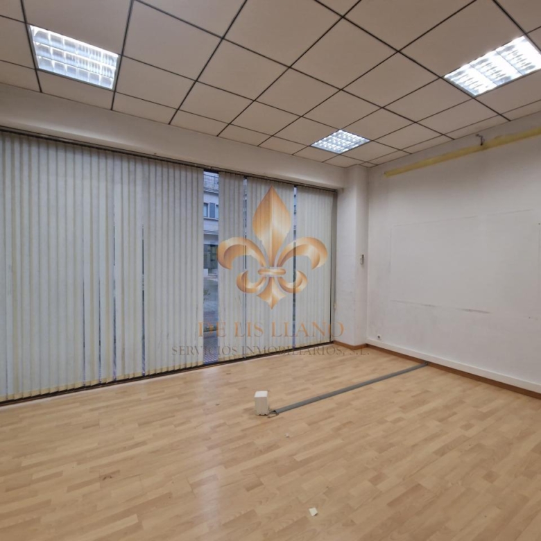 Excelente local comercial en alquiler en el centro de Ponteareas