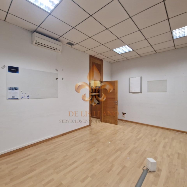 Excelente local comercial en alquiler en el centro de Ponteareas