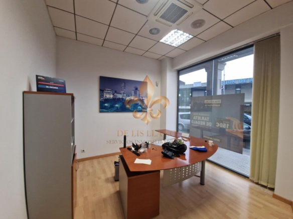 Excelente local comercial en alquiler en el centro de Ponteareas