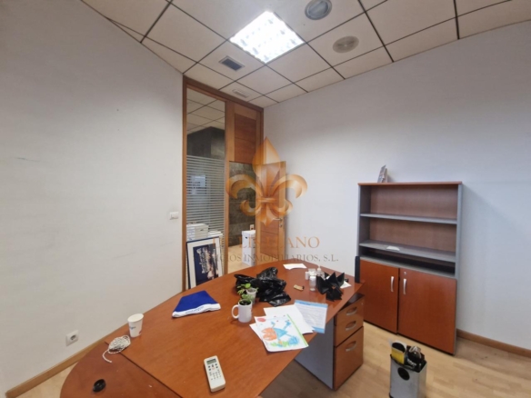 Excelente local comercial en alquiler en el centro de Ponteareas