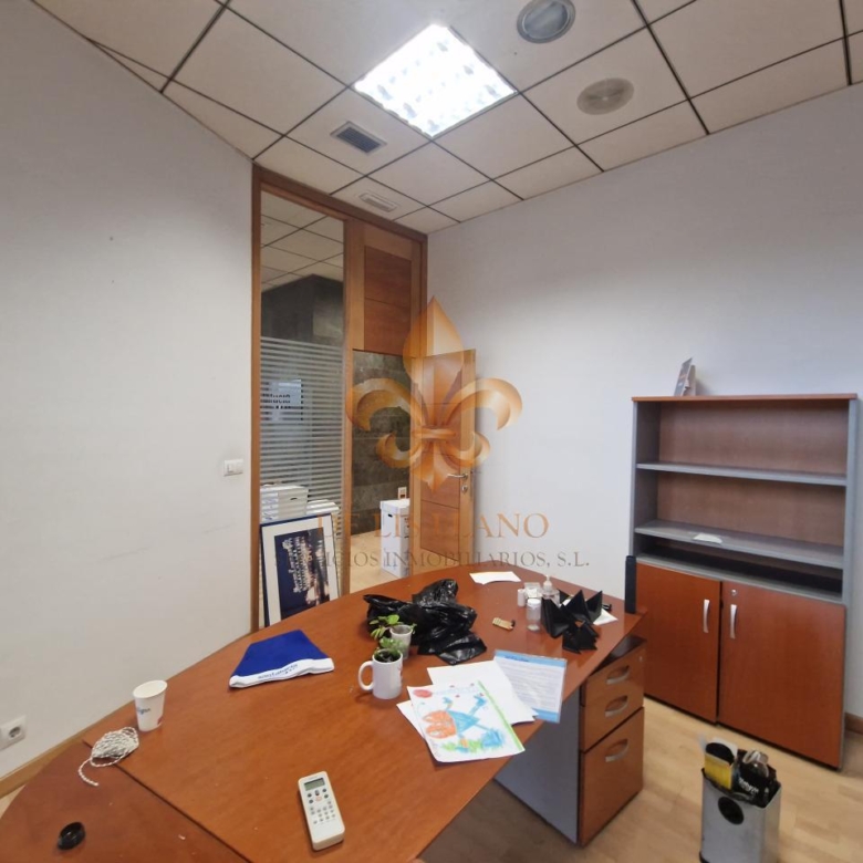 Excelente local comercial en alquiler en el centro de Ponteareas