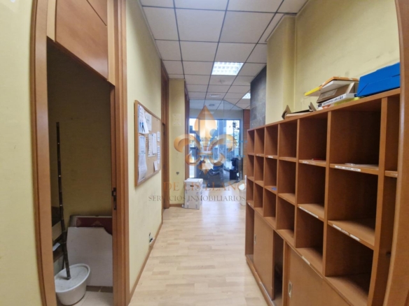Excelente local comercial en alquiler en el centro de Ponteareas