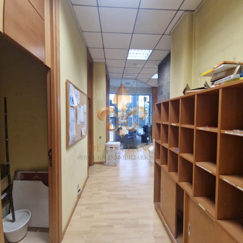 Excelente local comercial en alquiler en el centro de Ponteareas