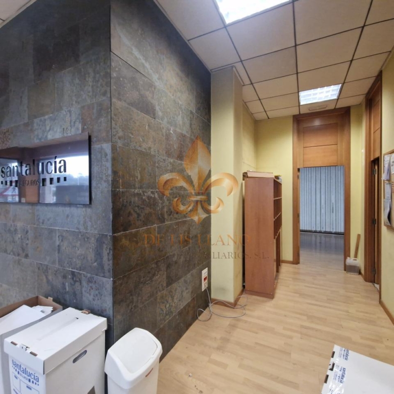 Excelente local comercial en alquiler en el centro de Ponteareas
