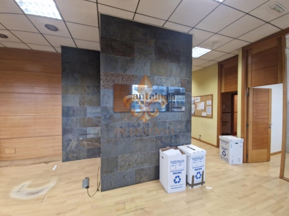 Excelente local comercial en alquiler en el centro de Ponteareas