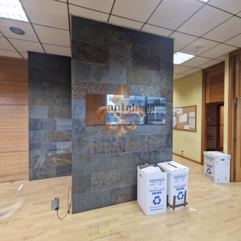 Excelente local comercial en alquiler en el centro de Ponteareas