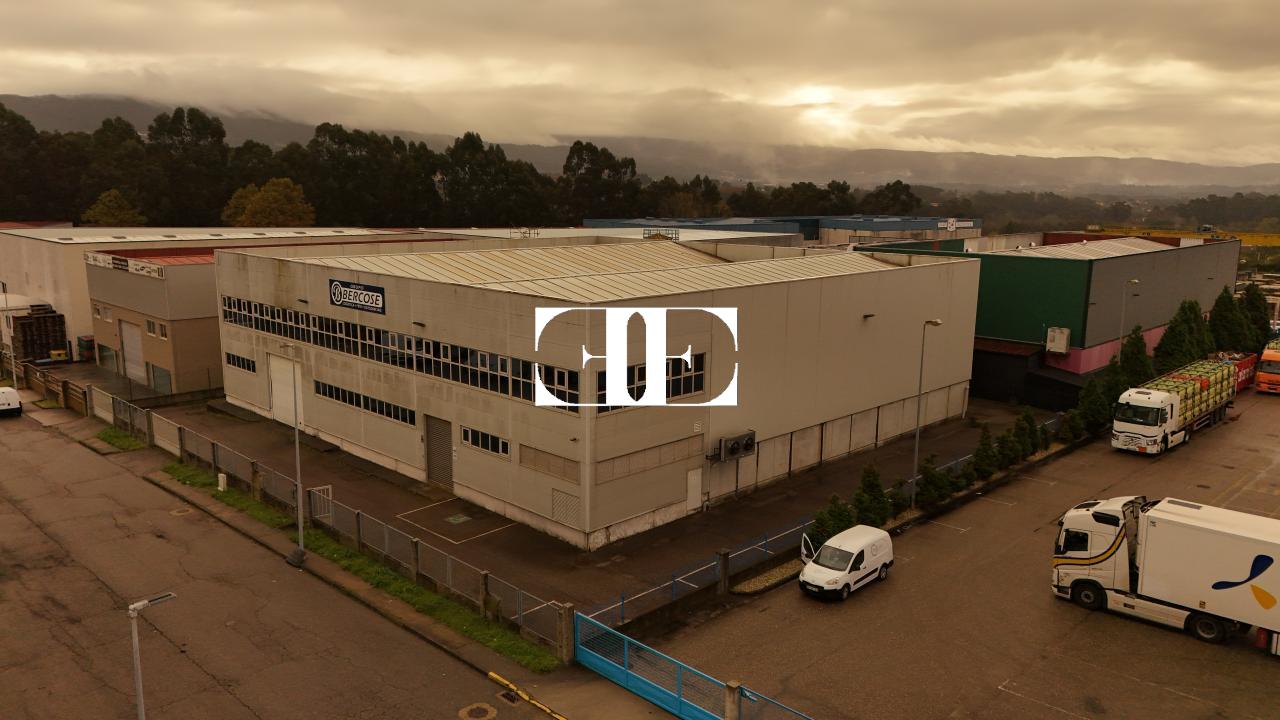 177080958581500026694_173238945650 “Gran Nave con Cámara Frigorífica y Oficinas en Tui, Excelente Ubicación”