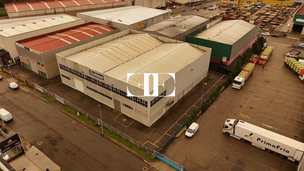 177080958596100026694_173238945934 “Gran Nave con Cámara Frigorífica y Oficinas en Tui, Excelente Ubicación”