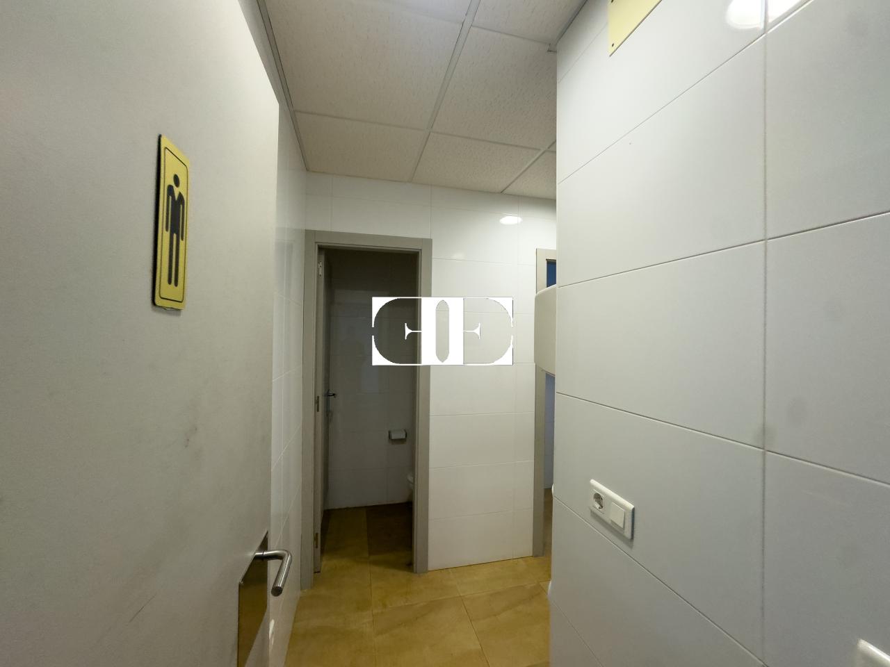 177080958974800026694_173229061488 “Gran Nave con Cámara Frigorífica y Oficinas en Tui, Excelente Ubicación”