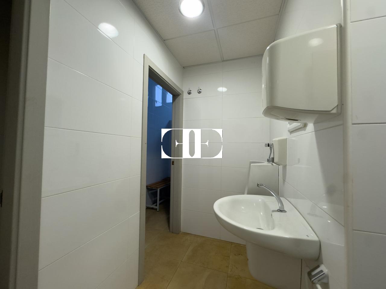 177080959027600026694_173229061591 “Gran Nave con Cámara Frigorífica y Oficinas en Tui, Excelente Ubicación”