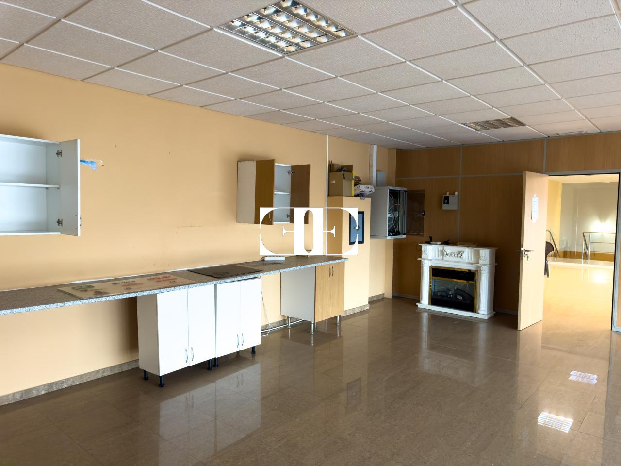 177080959720100026694_173229064111 “Gran Nave con Cámara Frigorífica y Oficinas en Tui, Excelente Ubicación”
