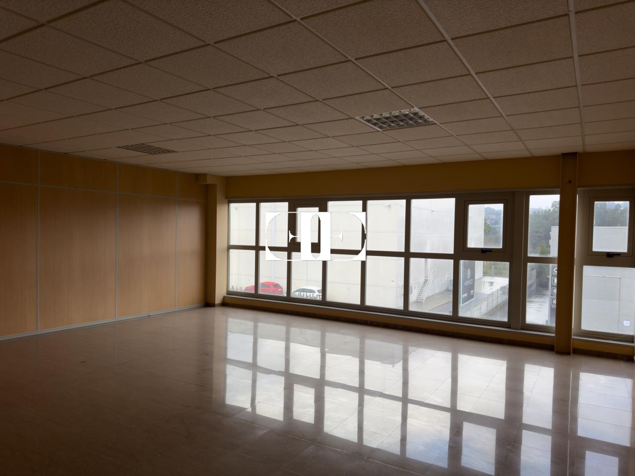 177080959884400026694_173229064484 “Gran Nave con Cámara Frigorífica y Oficinas en Tui, Excelente Ubicación”