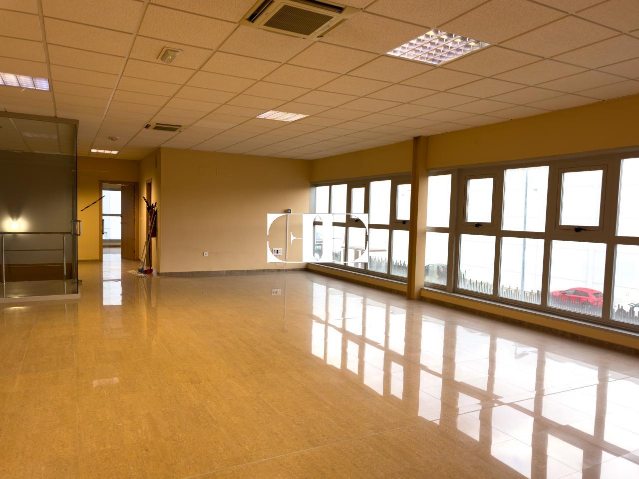 177080960054600026694_173229065674 “Gran Nave con Cámara Frigorífica y Oficinas en Tui, Excelente Ubicación”