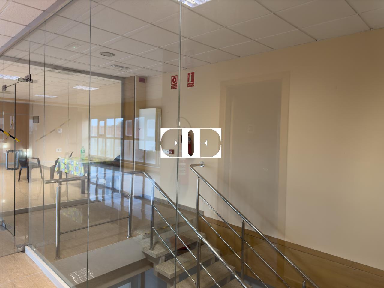 177080960380100026694_173229066967 “Gran Nave con Cámara Frigorífica y Oficinas en Tui, Excelente Ubicación”