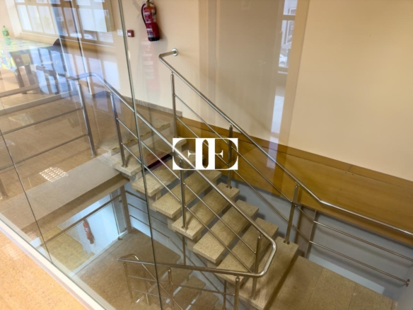 “Gran Nave con Cámara Frigorífica y Oficinas en Tui, Excelente Ubicación”