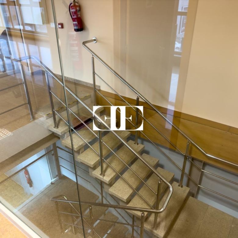 “Gran Nave con Cámara Frigorífica y Oficinas en Tui, Excelente Ubicación”