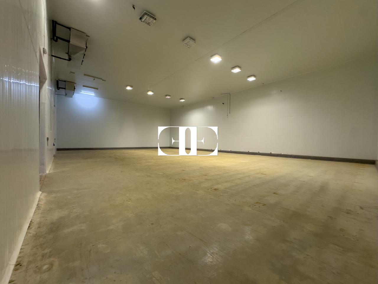 177080961041100026694_173229070870 “Gran Nave con Cámara Frigorífica y Oficinas en Tui, Excelente Ubicación”