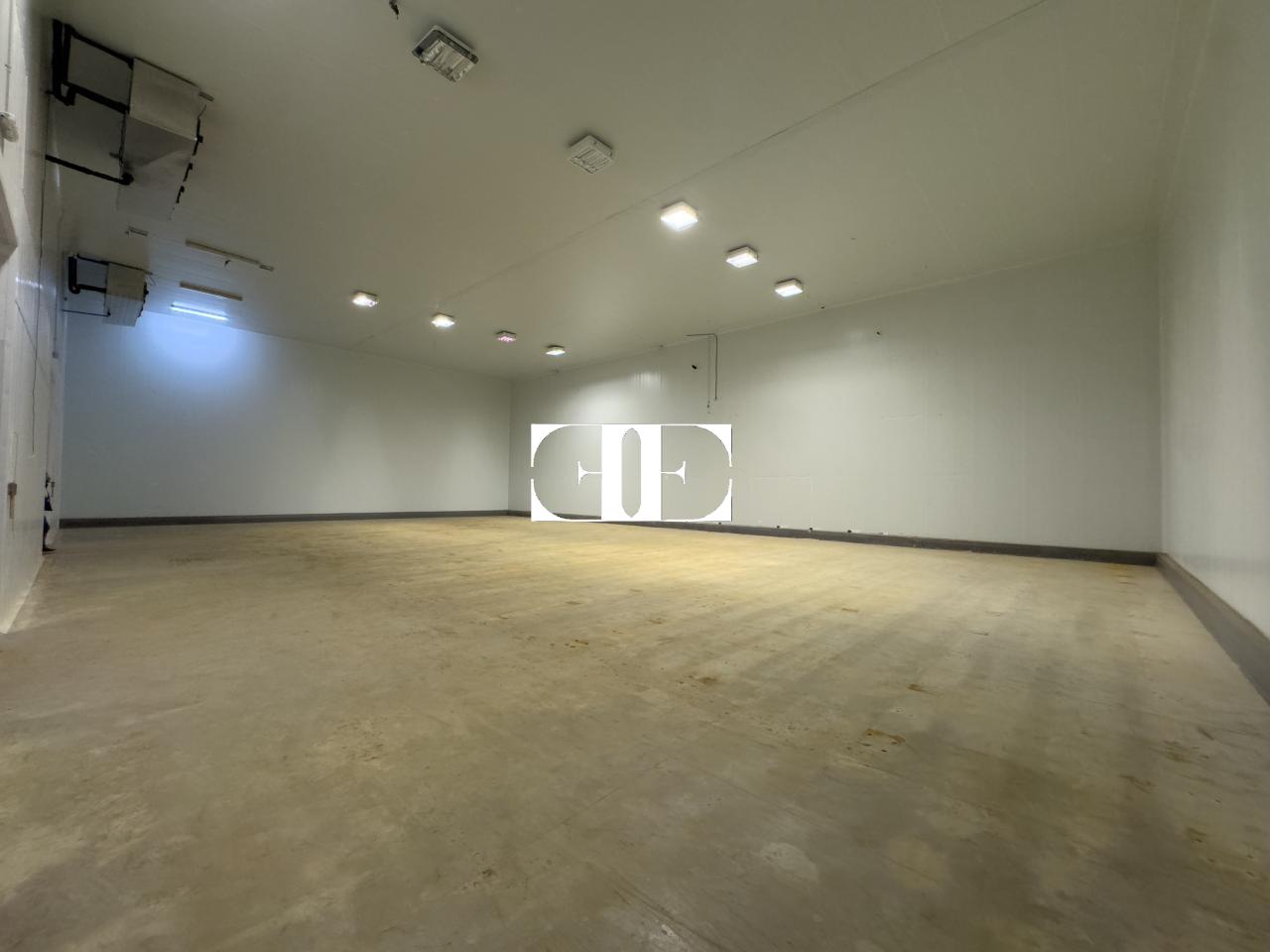 177080961157400026694_173229071055 “Gran Nave con Cámara Frigorífica y Oficinas en Tui, Excelente Ubicación”