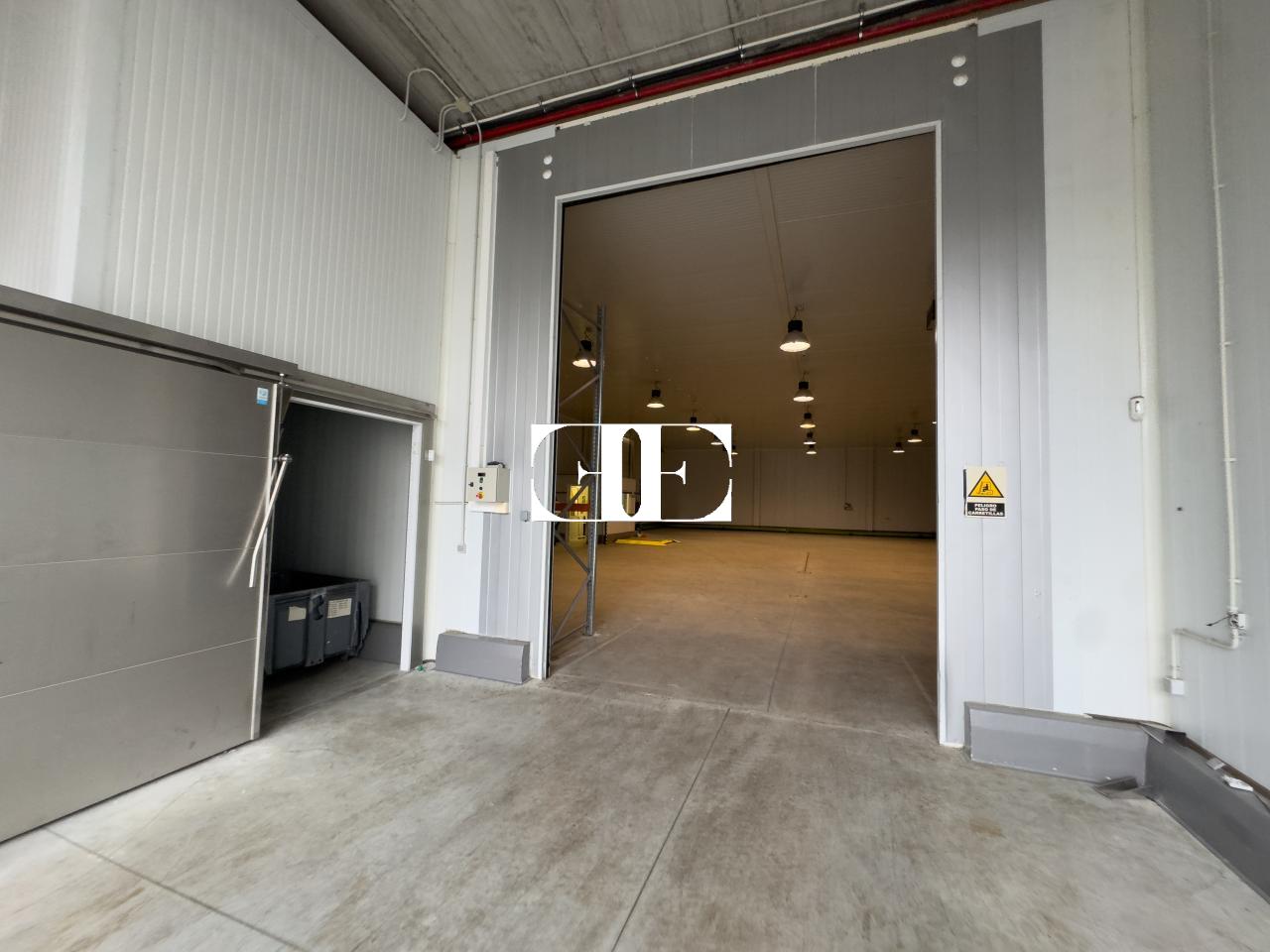 177080961823200026694_173229073611 “Gran Nave con Cámara Frigorífica y Oficinas en Tui, Excelente Ubicación”