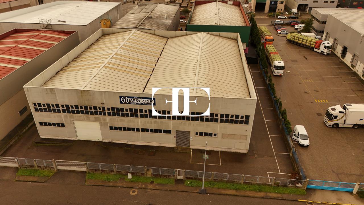177080962121100026694_173238946177 “Gran Nave con Cámara Frigorífica y Oficinas en Tui, Excelente Ubicación”