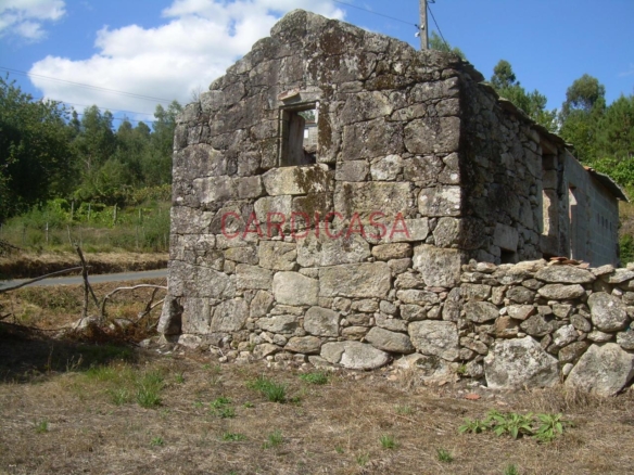 Casa rústica de piedra de país.