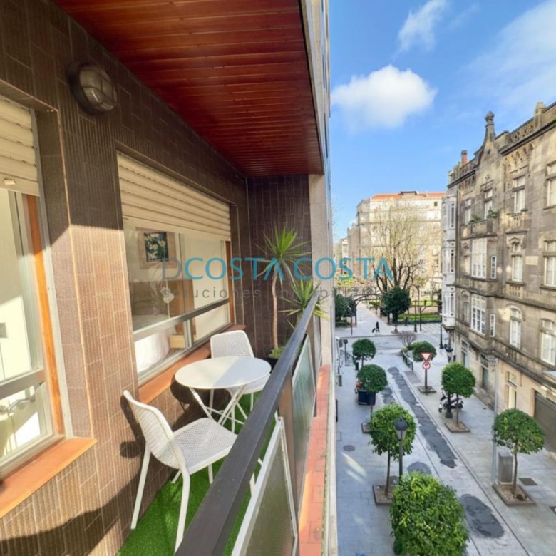 Apartamento exterior con terraza en plaza de Compostela, pleno centro de Vigo