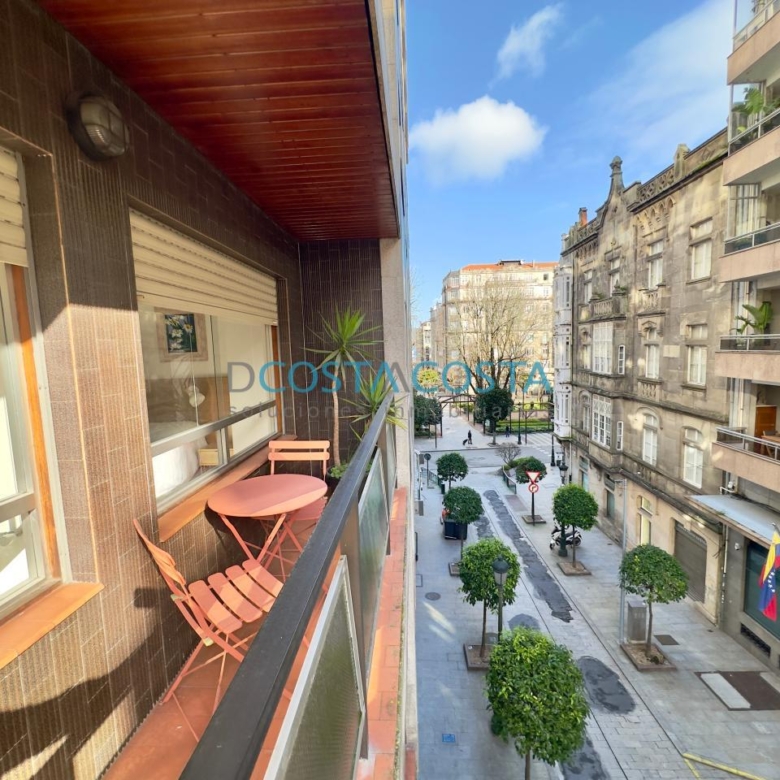 Apartamento exterior con terraza en plaza de Compostela, pleno centro de Vigo