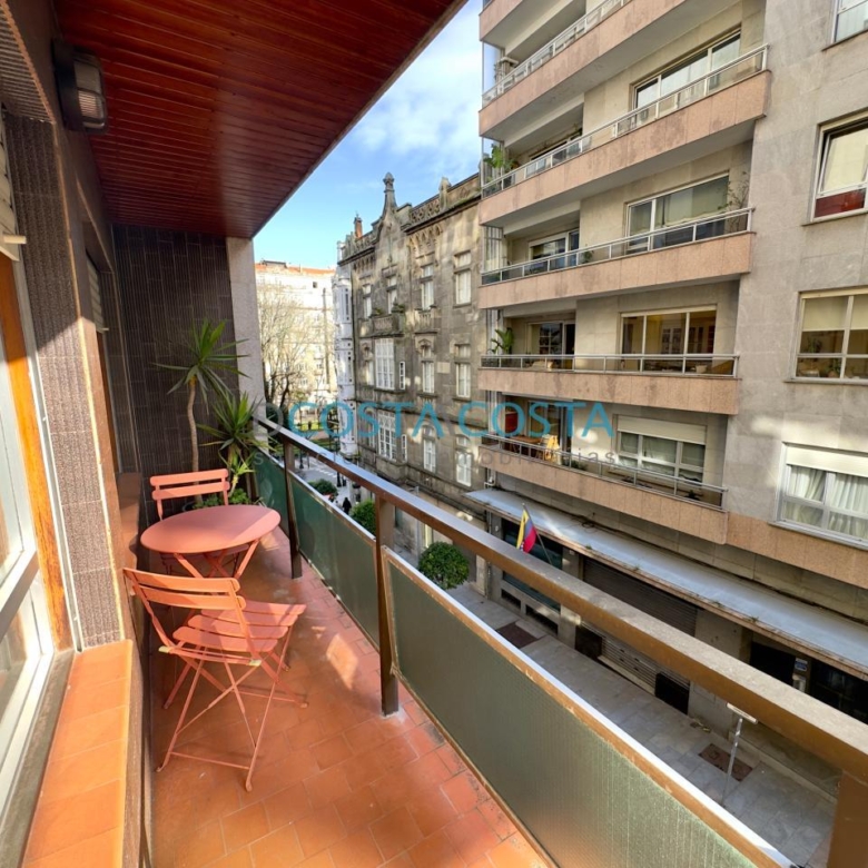 Apartamento exterior con terraza en plaza de Compostela, pleno centro de Vigo