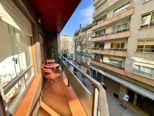 Apartamento exterior con terraza en plaza de Compostela, pleno centro de Vigo