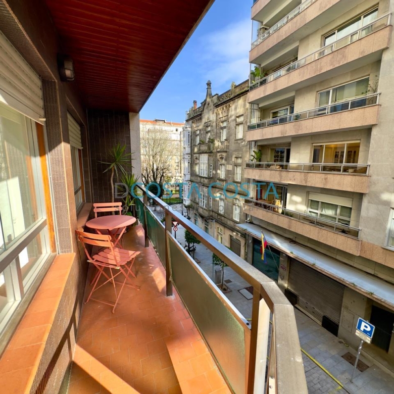 Apartamento exterior con terraza en plaza de Compostela, pleno centro de Vigo