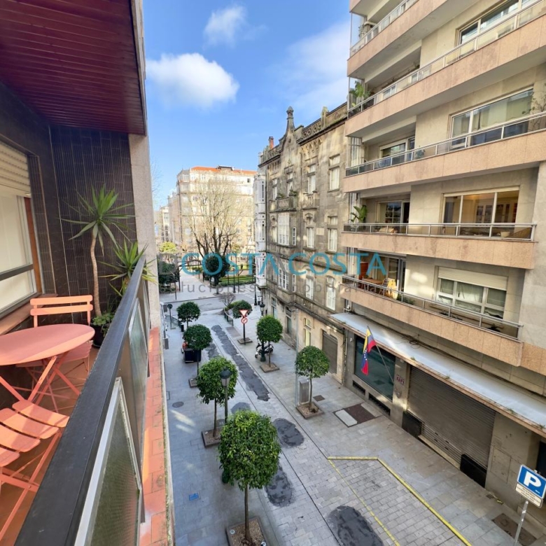Apartamento exterior con terraza en plaza de Compostela, pleno centro de Vigo
