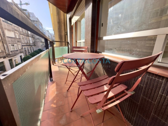 Apartamento exterior con terraza en plaza de Compostela, pleno centro de Vigo