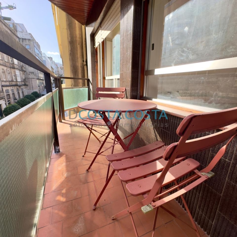 Apartamento exterior con terraza en plaza de Compostela, pleno centro de Vigo