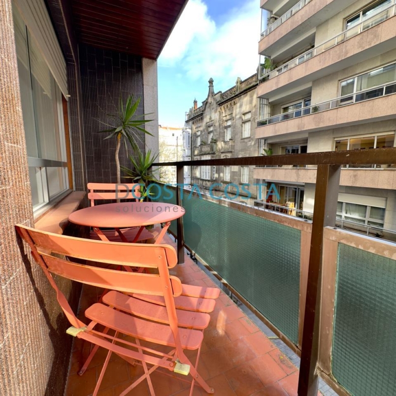 Apartamento exterior con terraza en plaza de Compostela, pleno centro de Vigo