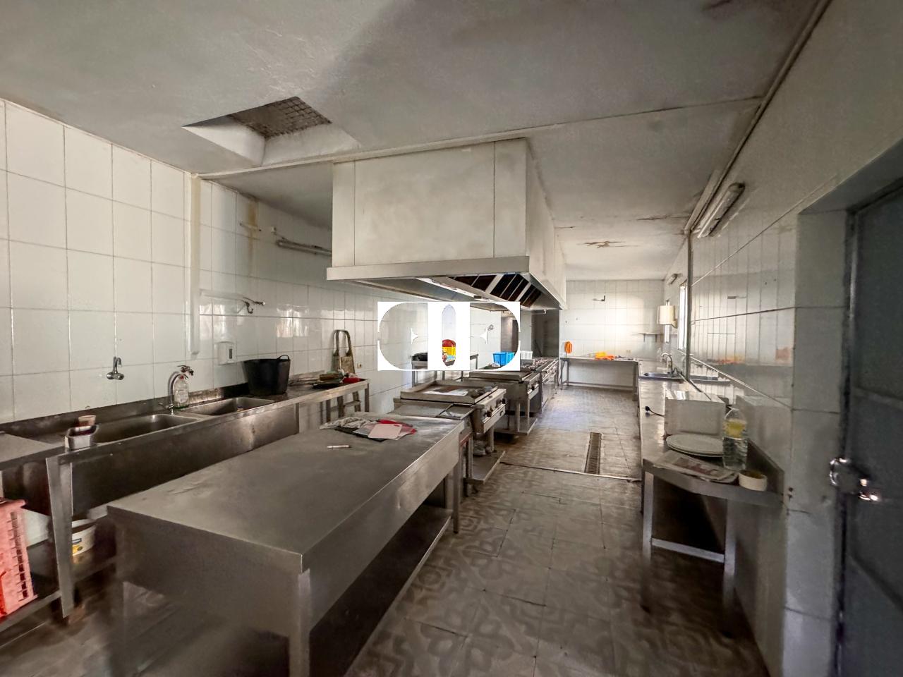 Alquiler de local con licencia de hostelería frente a la playa – 300 m²- Hosteleria