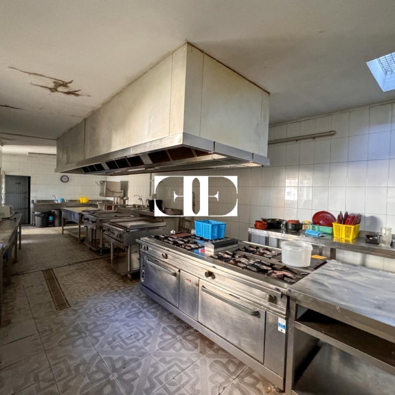 Alquiler de local con licencia de hostelería frente a la playa – 300 m²- Hosteleria