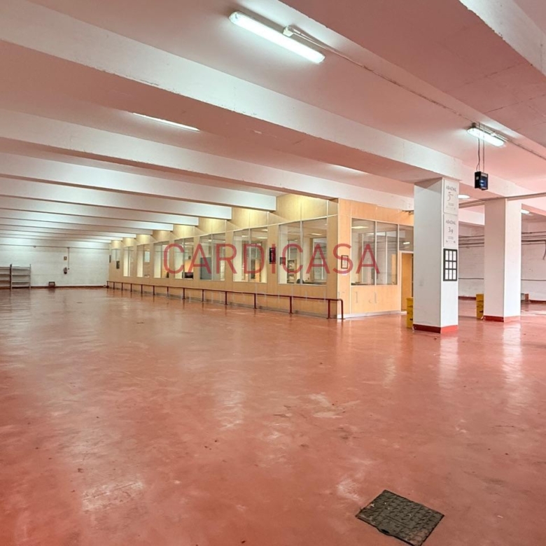 Nave industrial en alquiler en Chapela – 900 m² en excelente estado
