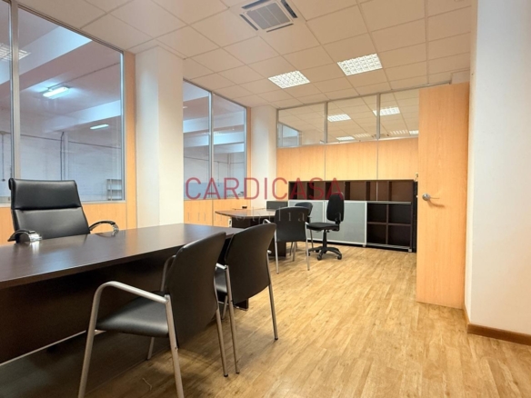 Nave industrial en alquiler en Chapela – 900 m² en excelente estado