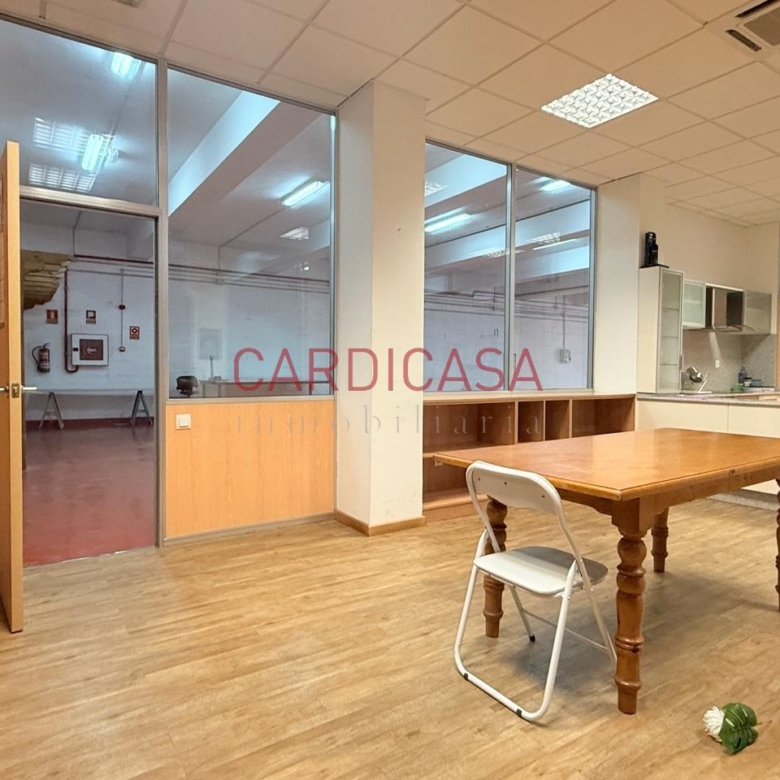 Nave industrial en alquiler en Chapela – 900 m² en excelente estado