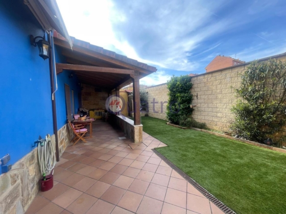 Chalet adosado de ensueño a la venta en Trobajo del Camino