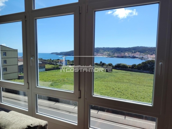 Piso de 4 Dormitorios con Impresionantes Vistas al Mar – Cee (A Coruña)