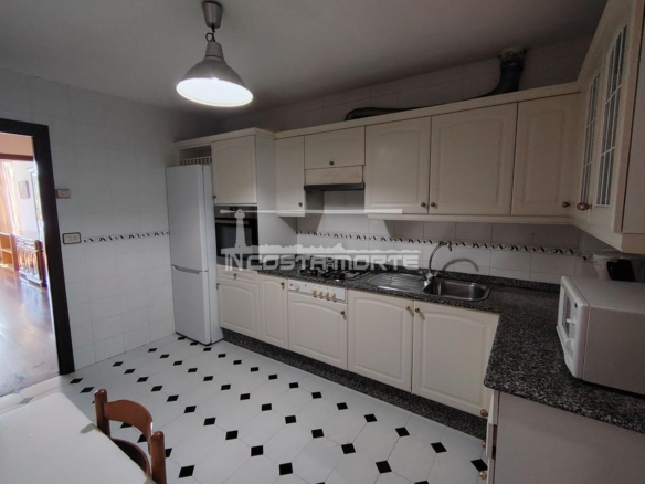 Piso de 4 Dormitorios con Impresionantes Vistas al Mar – Cee (A Coruña)