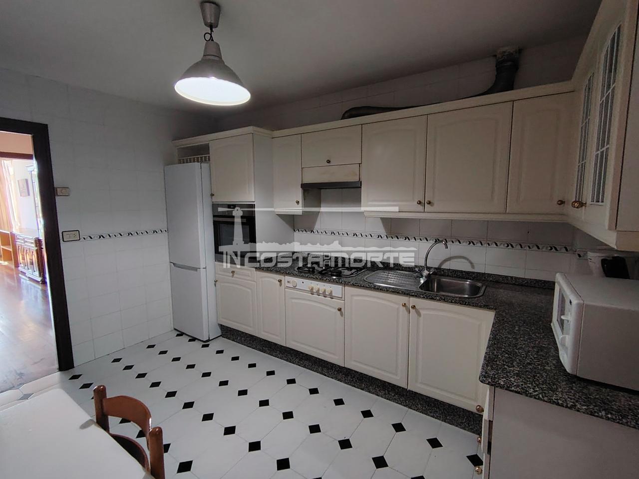 177262085278000162479_174540169963 Piso de 4 Dormitorios con Impresionantes Vistas al Mar – Cee (A Coruña)