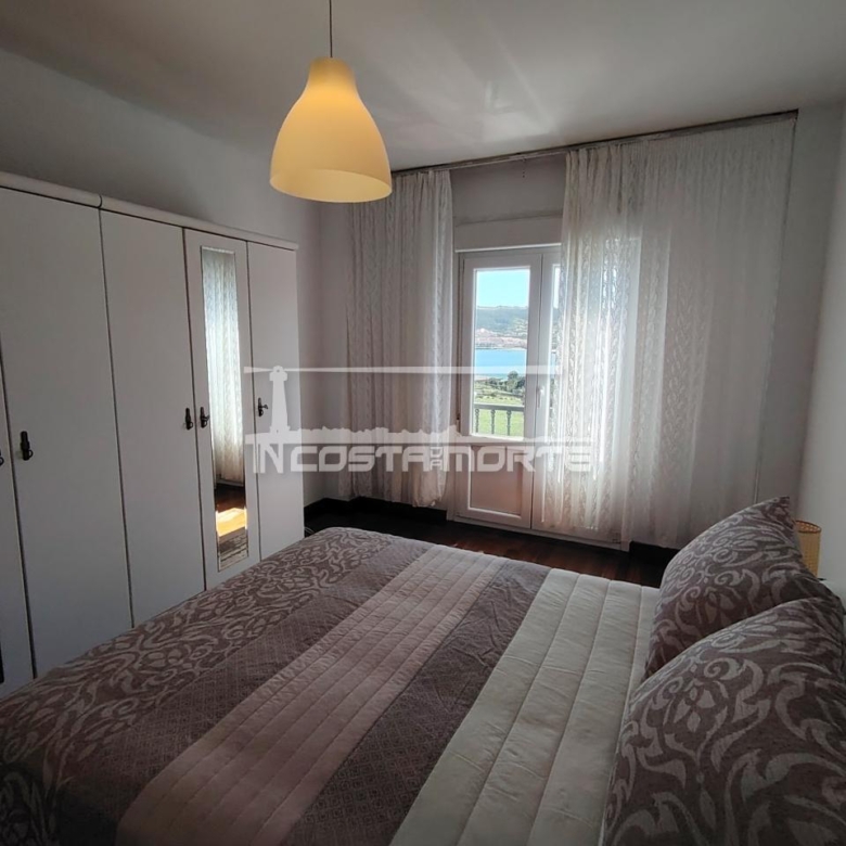 Piso de 4 Dormitorios con Impresionantes Vistas al Mar – Cee (A Coruña)